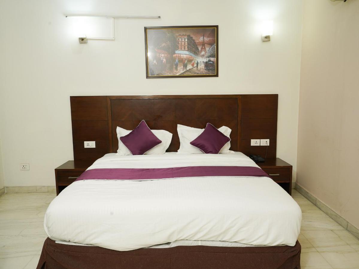 Lime Tree Hotel Sushant Lok Gurgaon Sector 29 Next To Iffco Chowk Metro Экстерьер фото