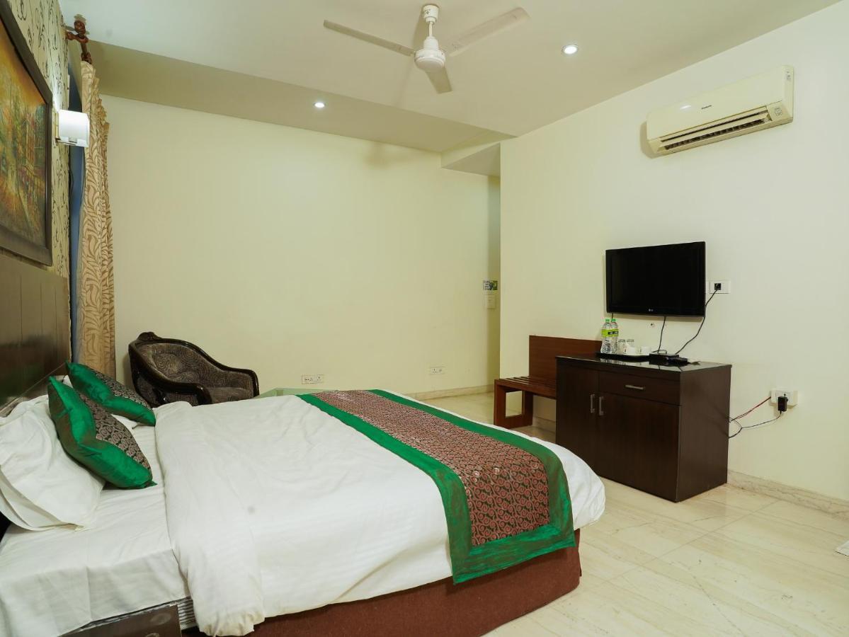 Lime Tree Hotel Sushant Lok Gurgaon Sector 29 Next To Iffco Chowk Metro Экстерьер фото