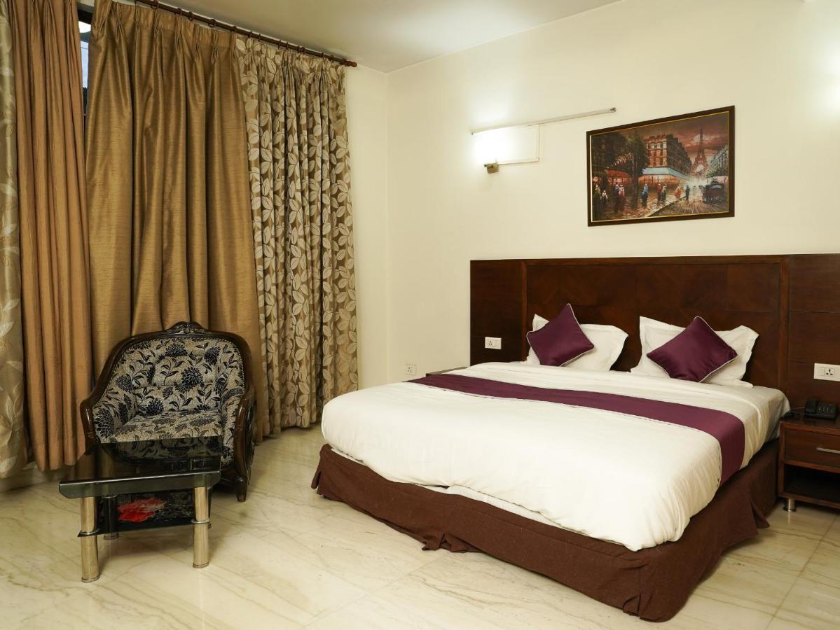 Lime Tree Hotel Sushant Lok Gurgaon Sector 29 Next To Iffco Chowk Metro Экстерьер фото