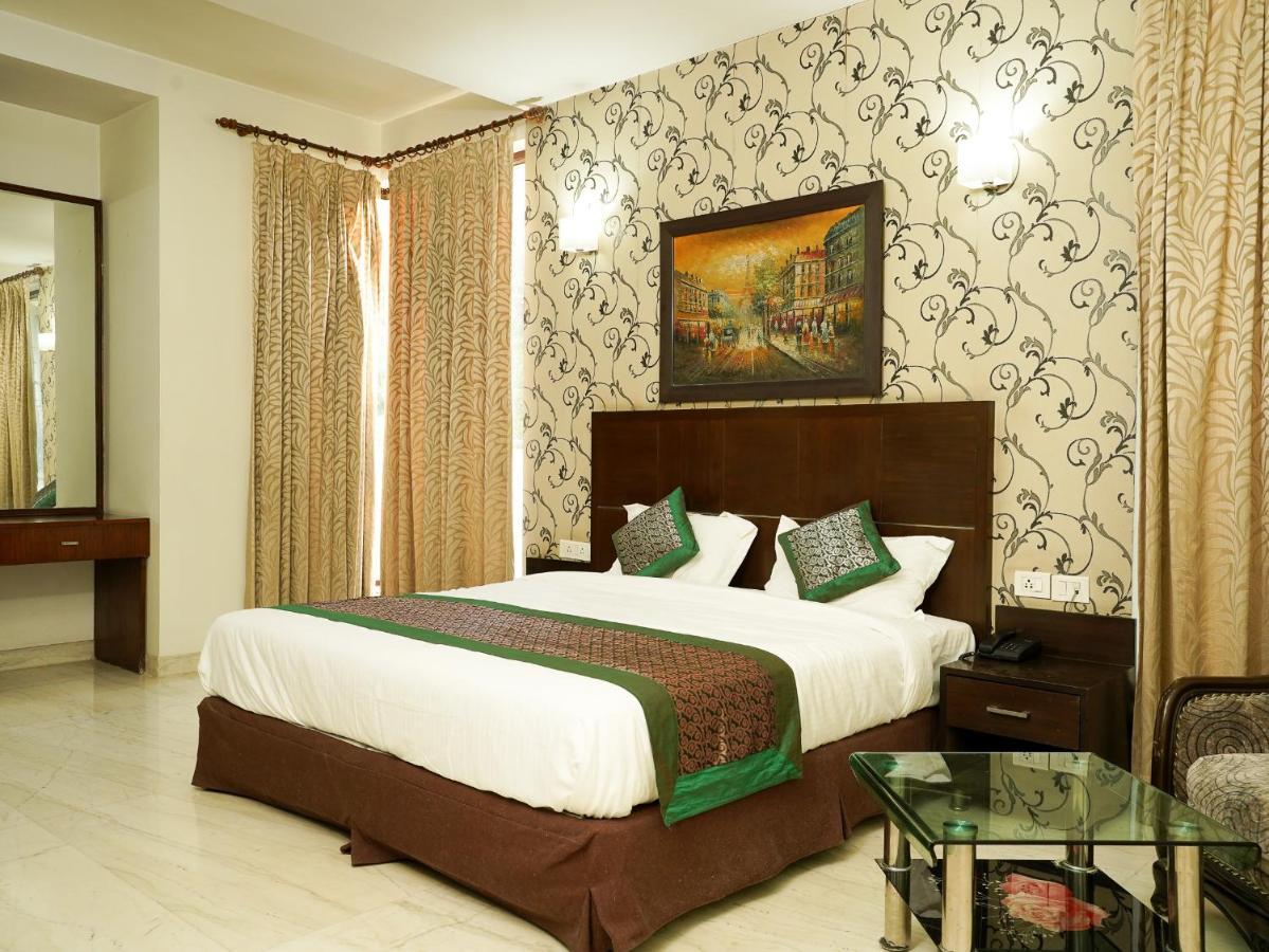 Lime Tree Hotel Sushant Lok Gurgaon Sector 29 Next To Iffco Chowk Metro Экстерьер фото