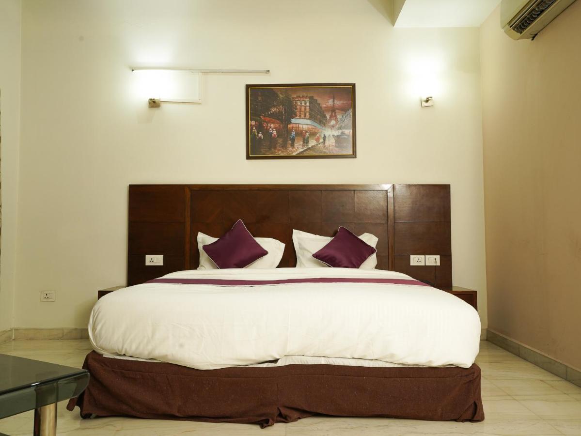 Lime Tree Hotel Sushant Lok Gurgaon Sector 29 Next To Iffco Chowk Metro Экстерьер фото
