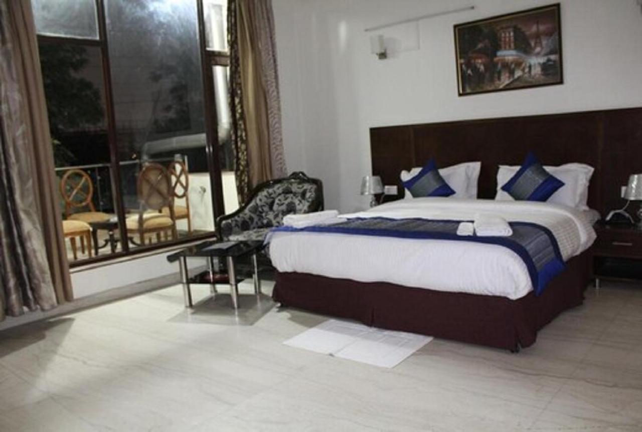 Lime Tree Hotel Sushant Lok Gurgaon Sector 29 Next To Iffco Chowk Metro Экстерьер фото