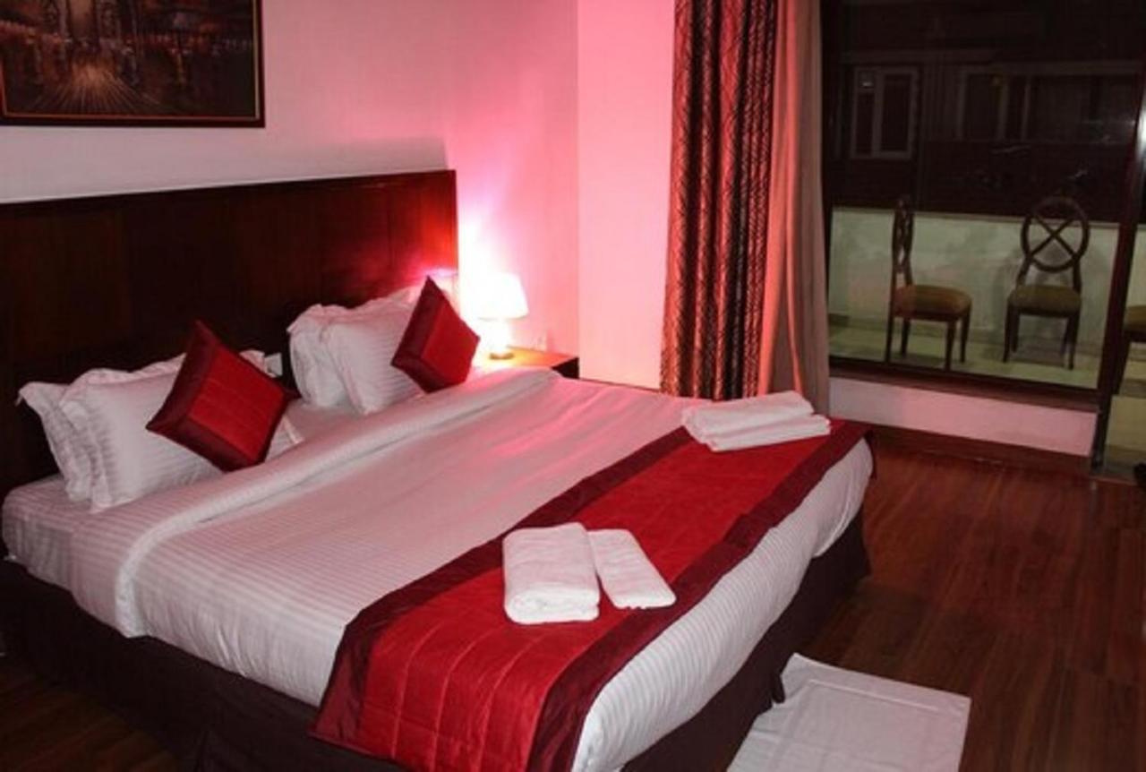 Lime Tree Hotel Sushant Lok Gurgaon Sector 29 Next To Iffco Chowk Metro Экстерьер фото