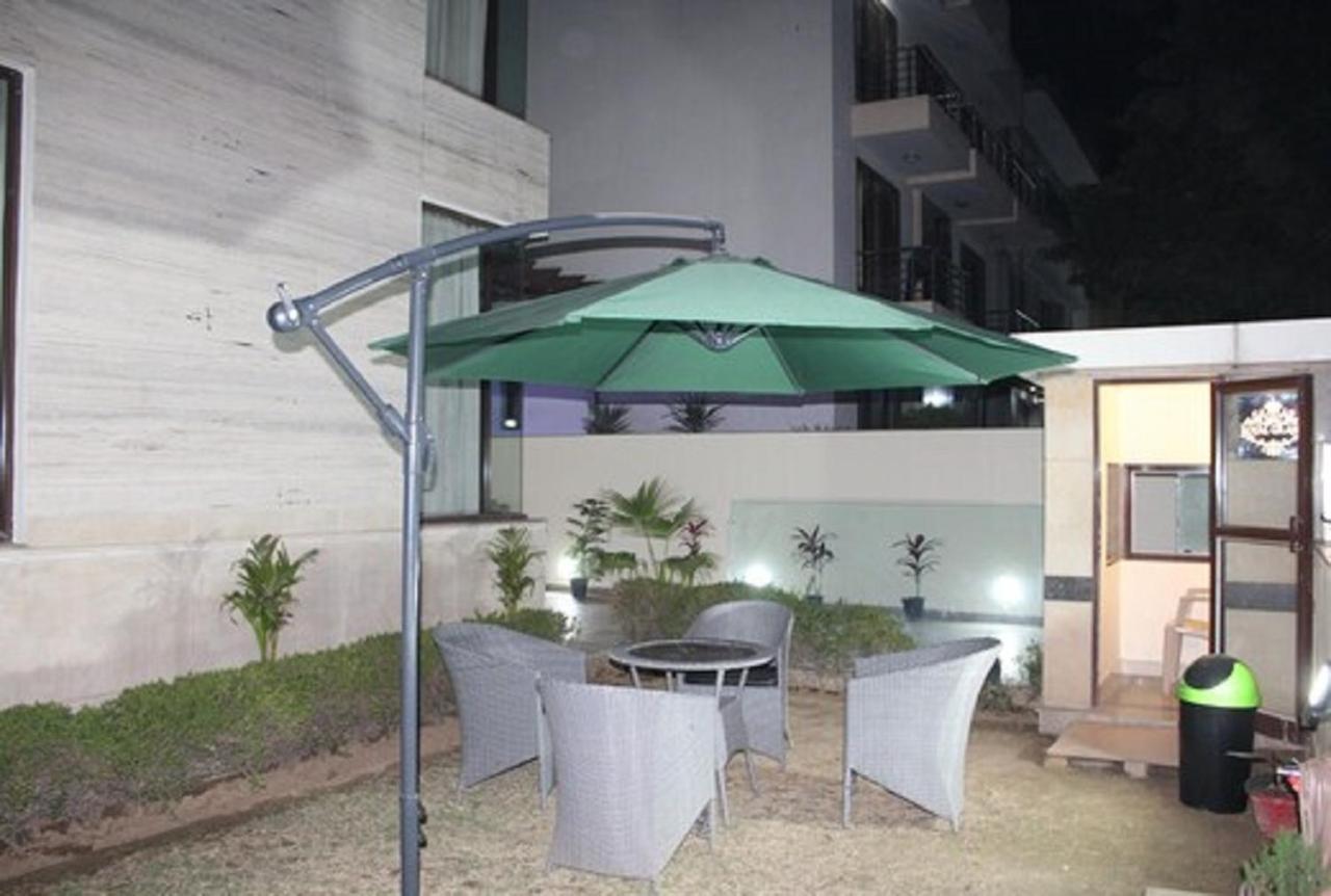 Lime Tree Hotel Sushant Lok Gurgaon Sector 29 Next To Iffco Chowk Metro Экстерьер фото