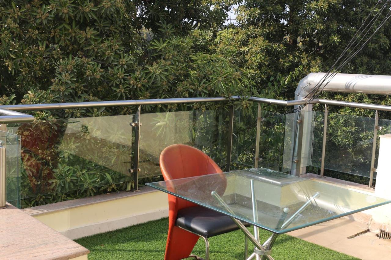 Lime Tree Hotel Sushant Lok Gurgaon Sector 29 Next To Iffco Chowk Metro Экстерьер фото