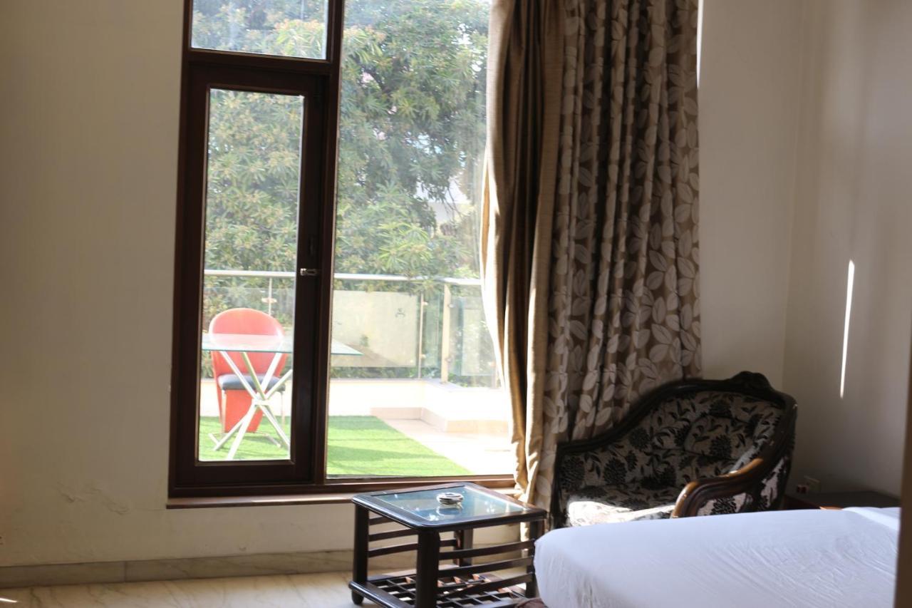 Lime Tree Hotel Sushant Lok Gurgaon Sector 29 Next To Iffco Chowk Metro Экстерьер фото